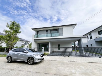 Save Half a Million! Cheaper Than Buying Direct from the Developer! Like New – Never Occupied! Single House for Sale at Centro Thawi Watthana – 102.8 Sq.wah, Includes All Air Conditioners and Curtains
