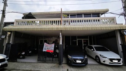 Rare Find! Prime Location! For Sale: 2-Unit Townhouse, 2 Storeys, 48.6 Sq. Wah, Soi Huamark 18, Ramkhamhaeng 32 – Parking for 4 Cars Inside the House!