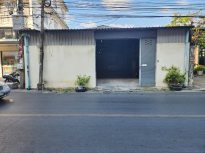 超值投资机会！小型仓库或工厂用地，占地51平方哇（约204平方米），橙色城市规划区，位于Suksawat核心商业与住宅社区，交通便利，连接Bangmod与Phra Pradaeng，距离Pracha Uthit主路仅约400米。