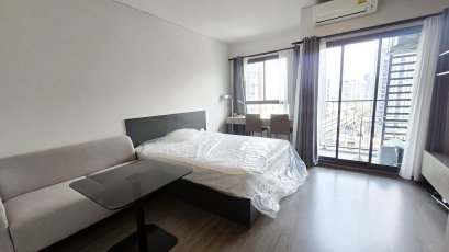 全新状态！乍都乍核心地段，性价比极高！ 出售或出租：Ideo Phaholyothin – Chatuchak 公寓，面积约 27 平方米，家具齐全，拎包入住。 靠近 BTS Saphan Khwai 站、MRT Kamphaeng Phet 站、乍都乍周末市场，机会难得！！