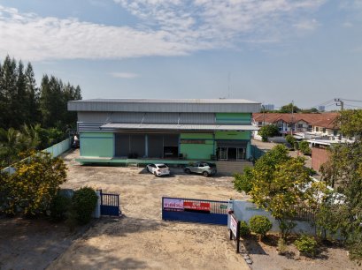 This investment requires no additional work! Warehouse + Office for Sale, 371 sq.w., Suitable for 18-Wheeler Trucks, Nakhon In, Bang Phai, Nonthaburi. Strong Structure, Excellent Location.