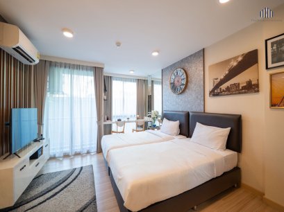 每间房保证年回报率 6%++！ 出售：Chateau In Town Pinklao – Siriraj 公寓 全新项目，精装修拎包入住，即买即收租！地段优越，毗邻诗里拉医院与Central Pinklao —— 最佳投资机会！