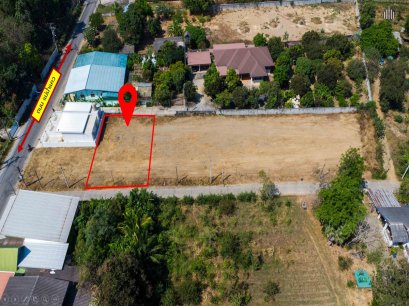 Affordable investment opportunity in central Kanchanaburi! For sale: Filled vacant land on Mae Nam Khwae Road, near the Bridge over the River Kwai, Kanchanaburi. Suitable for building a private residence, small hostel, or small business.