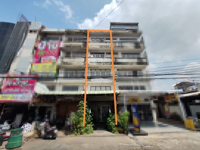 Best Value in the Area!!! 4.5-Storey Commercial Building for Sale – Prime Location Opposite Lotus Wanghin | Free Lifetime Parking Privilege Land size 22 sq.wah | 3 Bedrooms 4 Bathrooms Located in Soi Ladprao Wanghin 79 Perfect for business or investment (