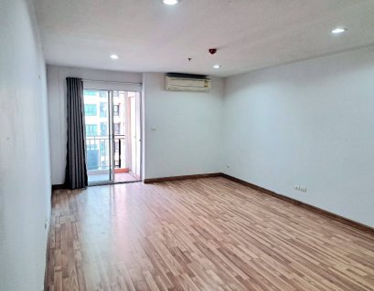 Selling cheapest in the project!! Condo next to BTS Wat Phra Si Mahathat Connection point to the Pink and Green Line train stations. Condo for sale, Regent Home 10, 8th floor, next to Chaengwattana Road. Opposite Buddhawichalai Phranakhon Rajabhat Univers