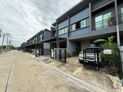 บ้านทาวน์โฮมให้เช่า พร้อมเข้าอยู่ !!! ทาวน์โฮม 2 ชั้น  สิริ เพลส รังสิต  (Siri Place Rangsit) ปทุมธานี  20.7 ตร.ว เดินทางสะดวก ใกล้ทางด่วนบางพูน ถนนรังสิต–ปทุมธานี ถนนวิภาวดี ปทุมธานี