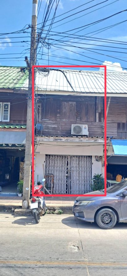 Sold out Prime Location!!! Don't miss out on this classic wooden commercial building!!! In Sattahip Market for your shop!!!