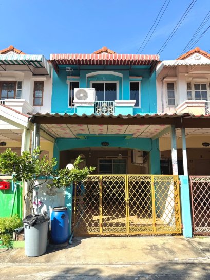 The best Price! Very affordable! 2-Storey Townhouse for Sale in KC Village Ramintra 8, 16 Sq. Wah, 2 bedrooms, 2 bathrooms, Prime location on Hathairat 39 Road, near the expressway.