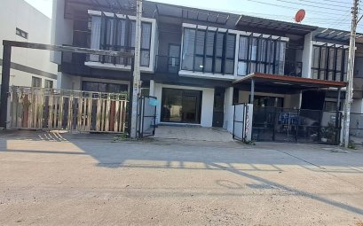 Great Price!! Excellent Condition!! Modern Style!! Only One Available, Book Quickly!!  For Sale: 2-Story Townhouse at Delight Ville Rongpo-Pattaya, Nong Prue, Bang Lamung, Chonburi.