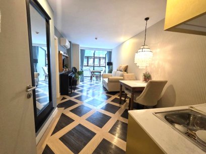 阳台紧邻泳池，可直接下水！出售 Espana Condo Resort Pattaya 公寓，面积 44.09 平方米，位于Jomtien Second 路旁的黄金地段，春武里府芭堤雅市邦拉蒙县农普鲁镇