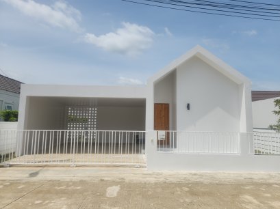 Minimal One-Story House with Mountain & Riverside View at Serene Courtyard Project, Kaeng Khoi, Saraburi Fully furnished home in a resort-like setting  Front faces the Pa Sak River, back opens to scenic mountain views.  Perfect for factory staff