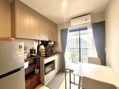 Fully furnished unit — just bring your bags and move in!!! Condo for rent at The Privacy Thaphra Interchange. If you’re looking for a condo right next to the MRT with super convenient access to the city, hurry!