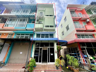 ทำเลทอง เข้าออกได้ 2 เส้นทาง!!! ขาย อาคารพาณิชย์ ในซอยเพชรเกษม81 ตึก 3 ชั้นครึ่ง หลังมุม มีพื้นที่ข้างอาคาร เหมาะค้าขาย - ทำออฟฟิศ ด้วยพื้นที่ใช้สอยกว่า 200 ตร.ม.!