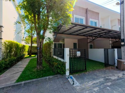 Urgent Sale! Best Value in the Project! ​Blessity Park Wongwaen-Lamlukka: Premium Corner Townhome, 3 Bedrooms, 2 Parking Spaces. Located right next to the park at the front of the project. Kitchen extended and fully equipped with 3 AC units
