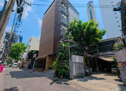 极其稀有！黄金地段，毗邻水门市场和因陀罗广场&mdash;&mdash;全年繁华！出售土地：位于碧差汶里15路，面积147.9平方哇&mdash;&mdash;该巷最后一块大型地块！此区域酒店客房总是供不应求！距离MRT橙线仅400米！