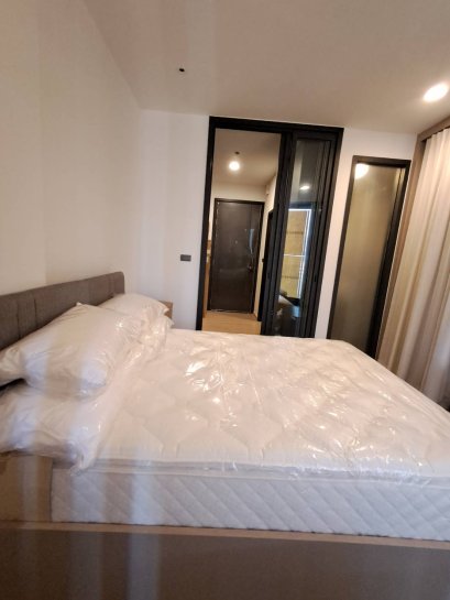 Ultimate prime location for condo rental! Brand new dazzling condo in central Pattaya, just 200 meters from Pattaya Beach and a mere 300 meters from Central Festival Pattaya Beach shopping mall! Daily rentals are a breeze with high returns! Selling the Ed