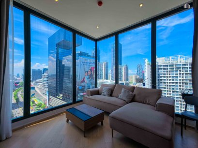 Best View in Project! 180° Ratchada Skyline View!! Only 1 unit per floor! 2BR 2BA 69.20 Sq.m Condo for SALE at ASHTON Asoke-Rama 9