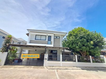 Free Maintenance One Year !!! Free Transfer !! Spacious area, corner plot!! In the heart of Pattaya, easy to rent out!! For sale: two-story house Uraiwaan Grand Villa on Nern Plub Wan Road, Pattaya