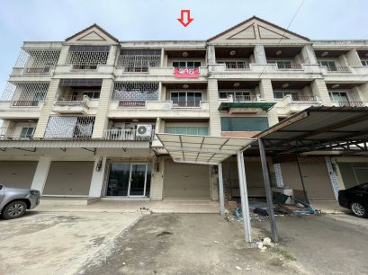 Best Deal!! For Sale: 3.5-story Commercial Building with 39 Sq.Wah of Land, Adjacent to a 4-lane Road, Near Kilen Market, Mahidol University Salaya, and the Red Line MRT. Connected to Phutthamonthon Sai 4 Road and Borommaratchachonnani Road.