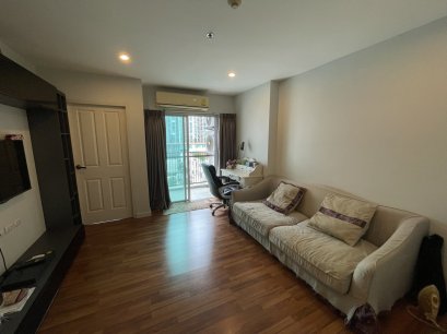 急售！！ Thana Arcadia公寓，Charansanitwong 路，靠近 Central Pinklao，距离 Bang Yi Khan 地铁站仅 200 米。