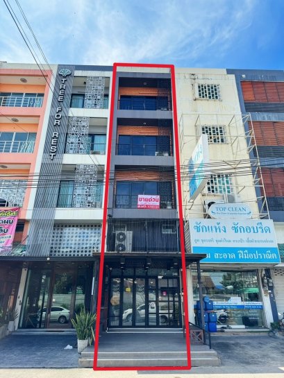 Prime Commercial Location in a Large Community! 4.5-Storey Commercial Building for Sale on Chang Akat Uthit Road, Don Mueang, Area 19.70 Sq.wah, Excellent Condition, Beautifully Decorated, Extremely cheap, Ideal for Various Businesses. Close to Airport, E