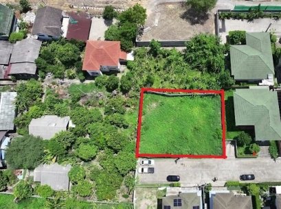 出售土地，适合建造房屋，Krisana Village项目，Rama 5 - Kanchanapisek，面积152平方哇，角落地块，安静的位置，特价！