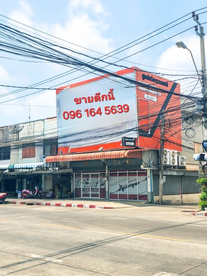 黄金地段楼！！出售三层商业大厦两个单元，毗邻Sangkhom Songkhro 22，出行方便，Chok Chai 4，Lat Phrao 71，Pradit Manutham