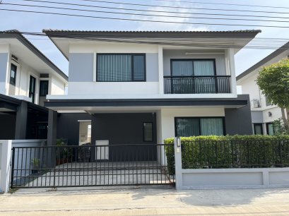 For rent Elegant English-style house with quality society Britannia Bangna-Suvarnabhumi project Km.26 Luxury village, fully decorated Meet all lifestyles Location: Bangna, Suvarnabhumi, Bang Phli, Bang Bo