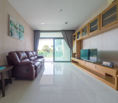 Casalunar Paradiso: Make Every Day Your Getaway! Luxurious Beachfront Condo, Corner Unit, 96.67 sq.m.