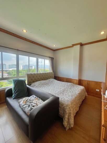 The only large unit in the entire project! Specially customized by the developer for personal use, located on the 6th floor. Fully functional with built-in furniture throughout. Prime location, move-in ready—perfect for today’s families!