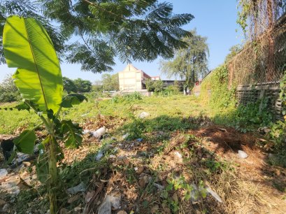 Don’t Miss Out! Prime Land in Bangna at Only 50,000 Baht per Square Wah Yes, it’s real! A large land plot in Soi Lasalle 48 (Sukhumvit 105) spanning 5-2-28 Rai. Located in the heart of Bangna’s thriving economic zone with an Orange Zone (Y.6–46) land clas