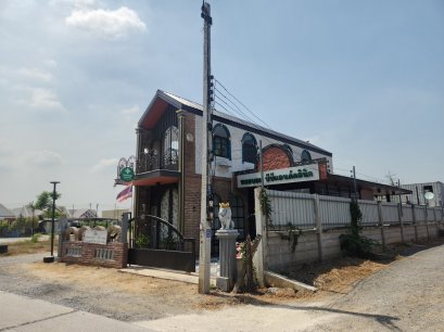 ขายบ้านดีไซน์ยุโรป ตำบลธนู อำเภออุทัย จังหวัดพระนครศรีอยุธยา ใกล้วัดสะแกเพียง 500 เมตร บ้านตกแต่งสไตล์มีเอกลักษณ์ บรรยากาศเหมาะอยู่อาศัย หรือปรับเป็นคาเฟ่ สตูดิโอ หรือร้านเล็ก ๆ สไตล์ไลฟ์สไตล์ ทำเลเชื่อมต่อถนนโรจนะ นิคมอุตสาหกรรมโรจนะ และตัวเมืองอยุธยา เด