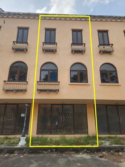 3-Storey Shophouse in Khao Yai – Moo Si | 20 sq.w. Land, 150 sq.m. Usable Area. “Like-new condition, never used.” Ideal for living or office use