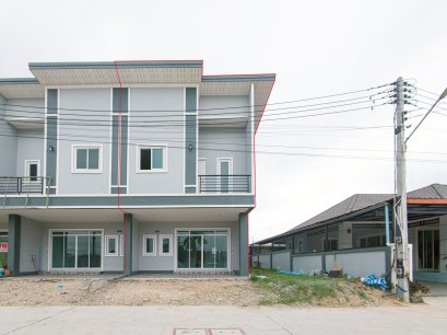 2-Storey Commercial Building Behind Pinthong Industrial Estate 1, Sriracha – Move-in Ready, Great Community Location, Easy Access, Land Size 39.2 sq.wah