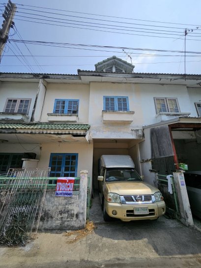 出售很便宜2层联排别墅，Narisara Village项目，土地面积17.6平方哇，实用面积约90平方米，适合居住和装修赚钱！ 价格非常好，不要错过！！