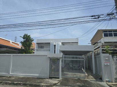 บ้านเดี่ยว 2 ชั้น พื้นไม้สักแท้ Renovate ใหม่ทั้งหลังพร้อมที่จอดรถ 5คัน ,หมู่บ้านเมืองทอง 2/2 ,ที่ดิน 100  ตร.วา ,พื้นที่ใช้สอย 338 ตร.ม
