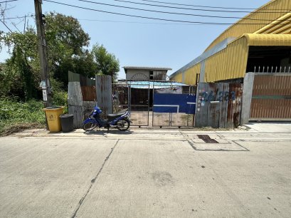 急售！！ 优越的土地，位于Rama 2 高速附近土地 36 平方哇加上建筑物，可以3种方式进出，分别从Rama 2 路，Kanchanaphisek 路，Thian Talay巷，方便进城， 靠近 Kanchanapisek 高速公路