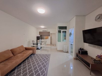 Excellent location!! Selling a grade A 2-story townhome in Gusto Phaholtyothin-Ramintra village. 4 bedrooms, 3 bathrooms, with an extended carport roof. Located on Phahonyothin Soi 48, near BTS Sai Yud station, 7-Eleven, and J. Park Market.