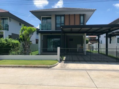 布拉西里邦纳村，两层独立式住宅，50平方哇，状况如新