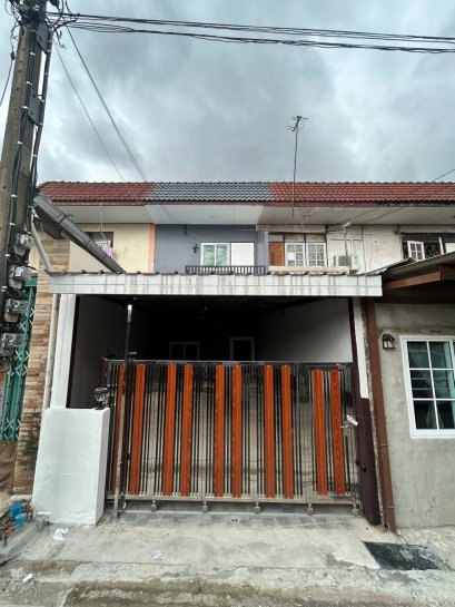 ขายทาวน์เฮาส์ 2 ชั้น ใจกลางเมือง รีโนเวทใหม่ ซอย นวลจันทร์ 6 ราคาโคตรดี พร้อมแถมประตูรีโมทไฟฟ้า ด่วน!!!
