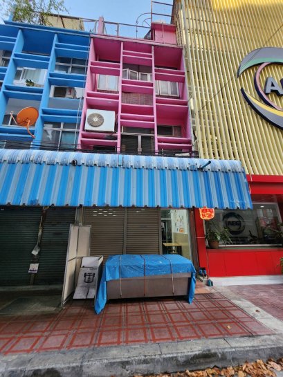 Opportunity for Restauranteurs! Heart of Silom CBD!! Rare Commercial Building for SALE at Naradhiwas Rajanagarindra 2, Decho Road, Next to AIA Headquarters