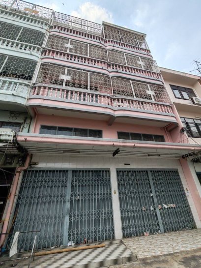 For Sale: 3.5-Story Commercial Townhouse with Rooftop in Prime Location – Charoen Nakhon 48!