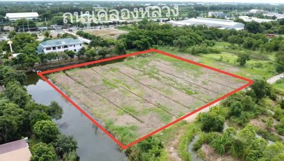 ถูกกว่าราคาประเมิน !!!  ขายที่ดิน ต.คลองสาม อ.คลองหลวง จ.ปทุมธานี  เนื้อที่ 5 ไร่กว่า หมู่บ้านเวิลด์คลับแลนด์ ติดถนนคลองหลวง  ใกล้วัดพระธรรมกาย ใกล้วงแหวนถนนกาญจนาภิเษก เหมาะทำโกดัง โฮมออฟฟิศ หรือลงทุนซื้อเก็บ