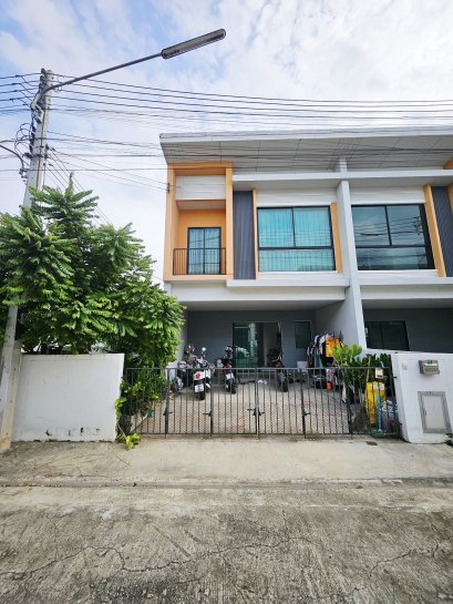 บ้านสวยหลังริมพร้อมอยู่ หมู่บ้านมายกรีน บางพระ – อ.เมืองฉะเชิงเทรา บ้านสวย พื้นที่ใช้สอยลงตัว ทำเลดี เงียบสงบ เหมาะสำหรับพักอาศัยหรือปล่อยเช่า