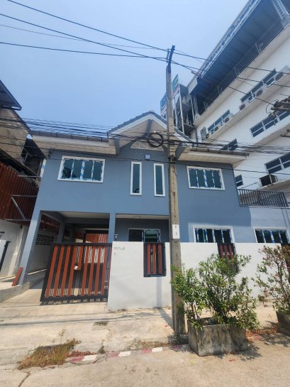 The best deal !! Detached house​ 2​floor​ near​ Puchao​ Saming Phrai Road.​ In-building​ space​ 200 Sq.m Area​ 53 Sq.wah