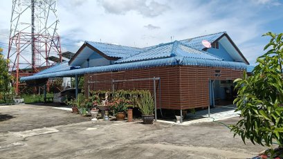 独栋住宅，无后院！私人住宅，可出租女佣。这栋264.7平方哇的独立式住宅位于黄金地段，近Lat Lum Kaeo 路和巴吞他尼府-邦伦路（Pathum Thani - Bang Len 路）