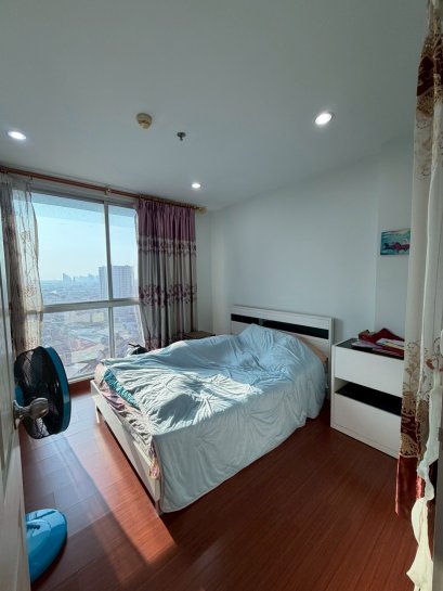 URGENT SALE The Niche Taksin Condo &ndash; Ready to Move In Experience high-rise living on the 19th floor with this fully furnished unit, located in a prime area near BTS Wongwian Yai and MRT Tha Phra.