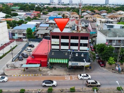 出售位于 Sanambinnam 路（Tha Sai，Mueang Nonthaburi）的 双联商业楼，土地面积 42 平方哇，总使用面积约 336 平方米，共 3.5 层，建筑面宽约 8 米、进深约 12 米。
