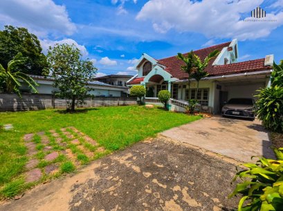 ขายบ้านเดี่ยว ซอยลาดพร้าววังหิน 52 บ้านเล่นระดับ สวยมีสไตล์ พร้อมสนามหญ้าหน้าบ้านกว้าง ราคาเพียง 13 ล้านบาทเท่านั้น