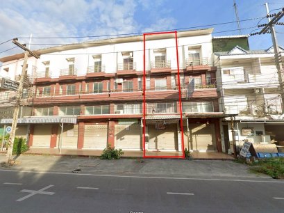 URGENT SALE! Commercial Building Near Si Mum Muang Market, Laem Chabang, Sriracha, Chonburi. A rare find! A 3.5-story commercial building for under 3 million baht! Selling because I want to move back home.
